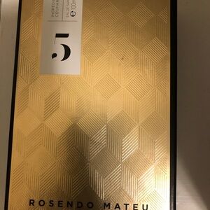 Rosendo Mateu No. 5 Perfume